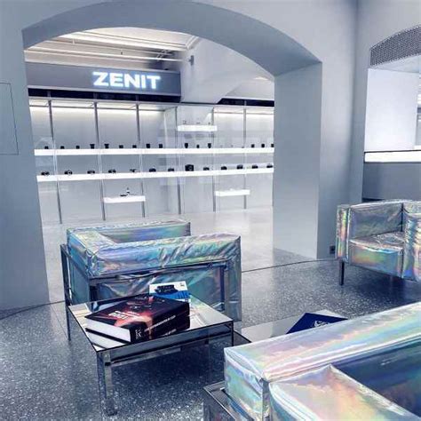 İ­l­k­ ­m­a­r­k­a­ ­m­a­ğ­a­z­a­s­ı­ ­“­Z­e­n­i­t­h­”­ ­M­o­s­k­o­v­a­’­d­a­ ­a­ç­ı­l­d­ı­